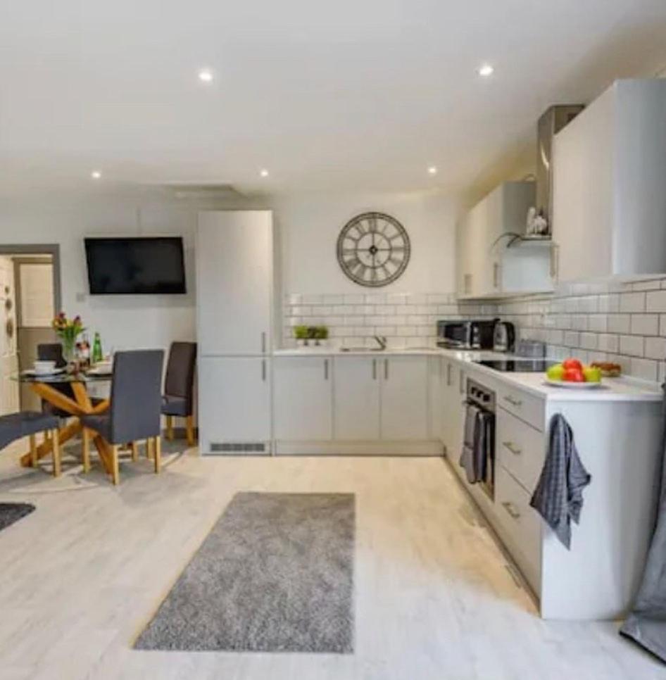 1 Bedroom Holiday Let In The Heart Of West Wales Carmarthen Eksteriør billede