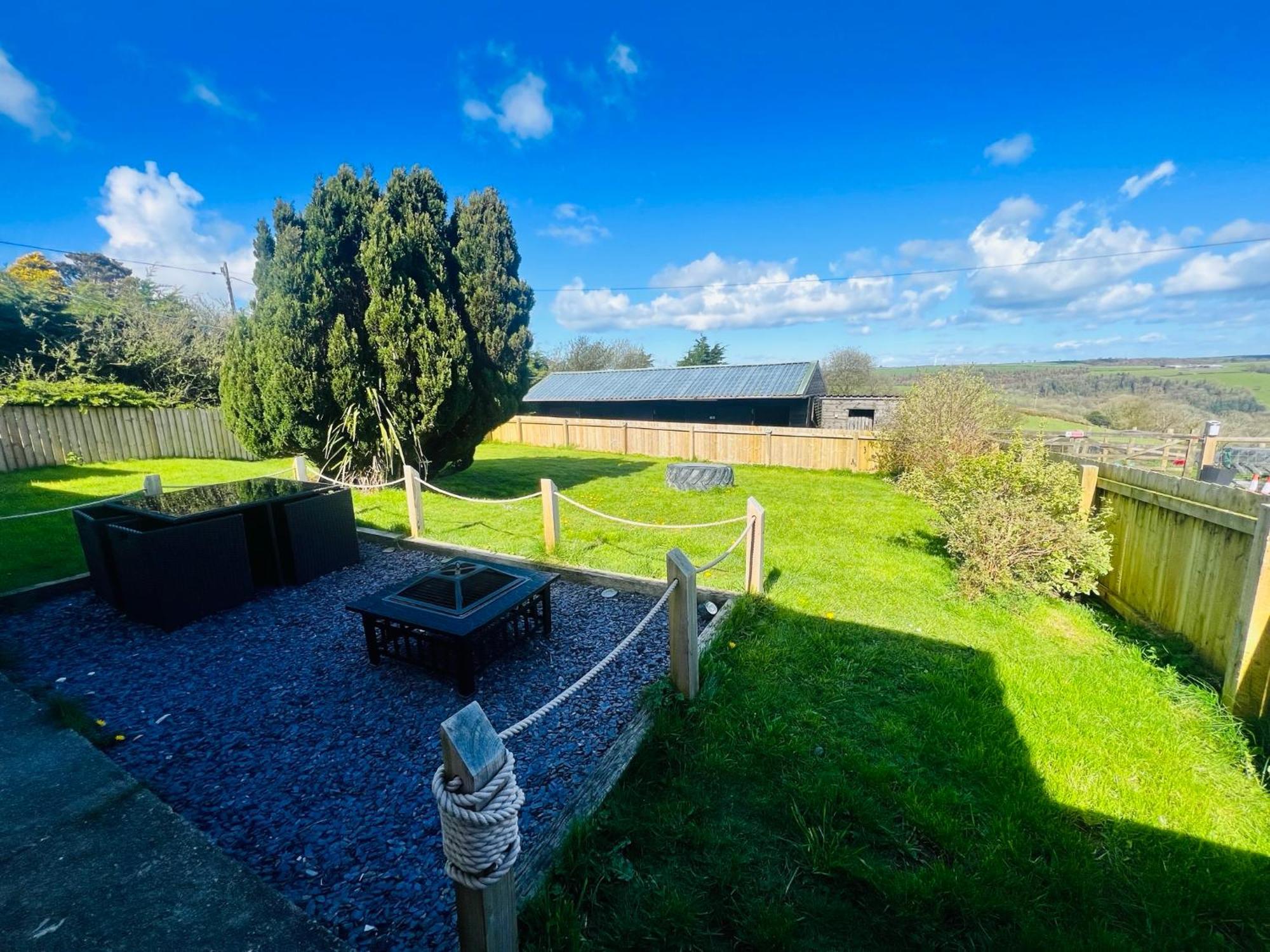 1 Bedroom Holiday Let In The Heart Of West Wales Carmarthen Eksteriør billede